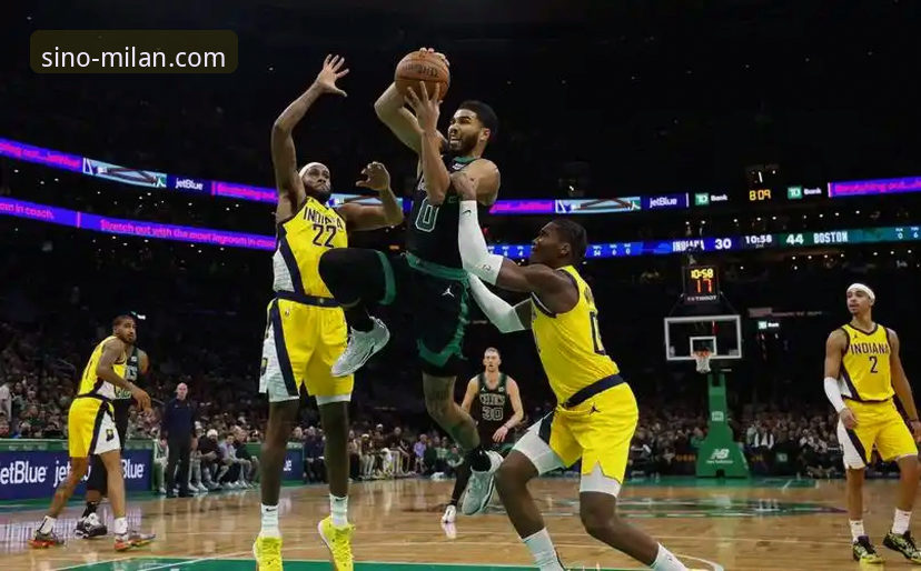 球星个人英雄主义 vs 团队多点开花：一场NBA常规赛的战术博弈启示